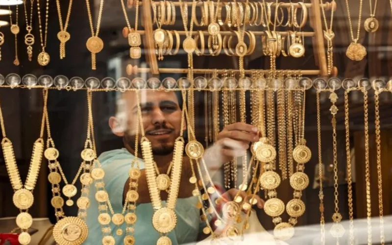 تراجع طفيف في أسعار الذهب مع ترقب قرارات البنوك المركزية العالمية المرتقبة